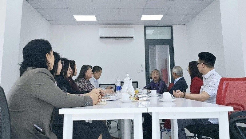 Đại diện Ban Lãnh đạo Viện IBLA và Nguyen Do Layers họp bàn về thỏa thuận hợp tác toàn diện (ảnh chụp tại trụ sở Viện IBLA tại TP.HCM)